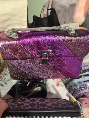 Kurt Geiger Medium Metallic Purple Chevron Shoulder Bag with Lock Accenté